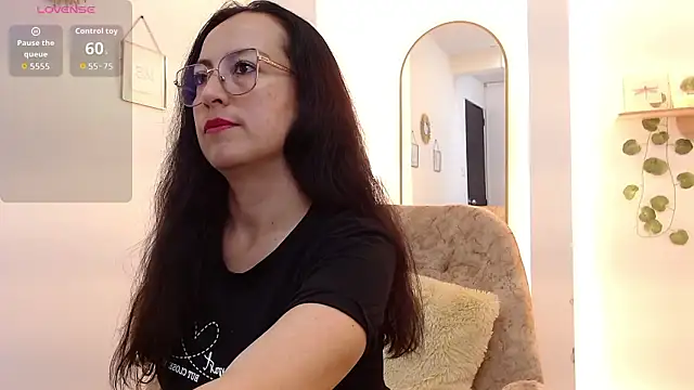 Snapshot of Lauryn_Jones chatting on 02.11.26 Lauryn Jones online show from 02.11.26