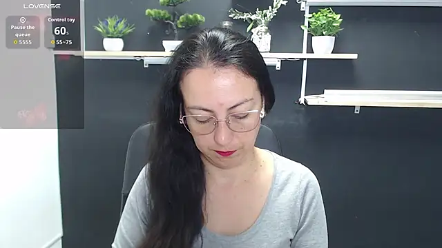 Snapshot of Lauryn_Jones chatting on 04.27.26 Lauryn Jones online show from 04.27.26