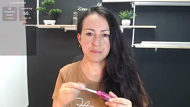 Snapshot of Lauryn_Jones chatting on 05.19.26 Lauryn Jones online show from 05.19.26