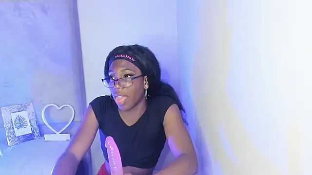 Snapshot of Shelsyissy chatting on 11.08.25 Shelsyissy online show from 11.08.25