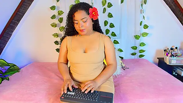 Snapshot of alanaa_gomezz chatting on 05.29.26 alanaa gomezz online show from 05.29.26