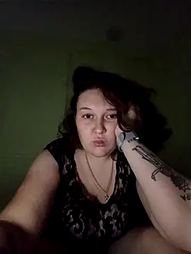 Snapshot of Rosytta chatting on 10.31.25 Rosytta online show from 10.31.25