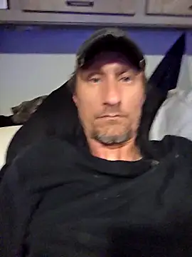 Snapshot of StringHerBell chatting on 11.02.25 StringHerBell online show from 11.02.25