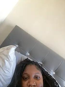 Snapshot of onlyymisha chatting on 11.01.25 onlyymisha online show from 11.01.25