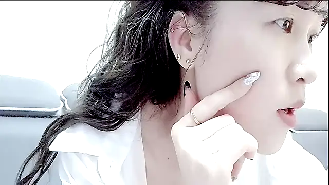 Snapshot of lookbyby chatting on 01.19.26 lookbyby online show from 01.19.26