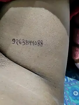 Snapshot of mahikumari878 chatting on 11.04.25 mahikumari878 online show from 11.04.25