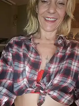 Snapshot of LittleSexyT chatting on 11.06.25 LittleSexyT online show from 11.06.25