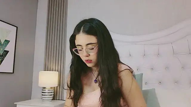 Snapshot of ScarlettPetrova chatting on 05.11.26 ScarlettPetrova online show from 05.11.26
