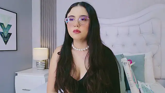 Snapshot of ScarlettPetrova chatting on 05.27.26 ScarlettPetrova online show from 05.27.26