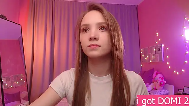 Snapshot of Adria_Arjona chatting on 05.20.26 Adria Arjona online show from 05.20.26