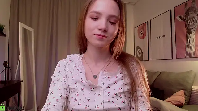 Snapshot of Adria_Arjona chatting on 07.11.26 Adria Arjona online show from 07.11.26