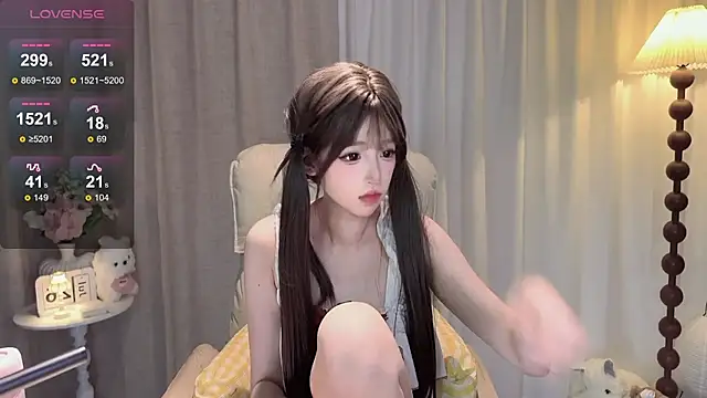 Snapshot of Yaiyigirl chatting on 07.27.26 Yaiyigirl online show from 07.27.26