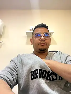 Snapshot of Dante_Valcur chatting on 11.03.25 Dante Valcur online show from 11.03.25