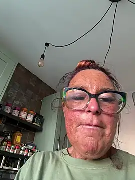 Snapshot of Angel-LinaX chatting on 07.20.26 Angel-LinaX online show from 07.20.26