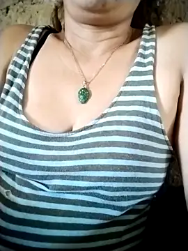 Snapshot of Sassy-jann chatting on 11.28.25 Sassy-jann online show from 11.28.25