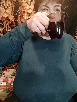 Snapshot of MyHoneyKira chatting on 11.15.25 MyHoneyKira online show from 11.15.25