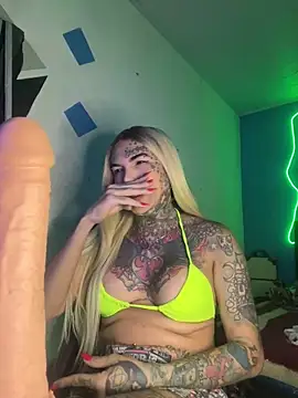 Snapshot of euscarlethotgirl chatting on 11.16.25 euscarlethotgirl online show from 11.16.25