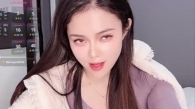 Snapshot of Yesenia- chatting on 11.20.25 Yesenia- online show from 11.20.25