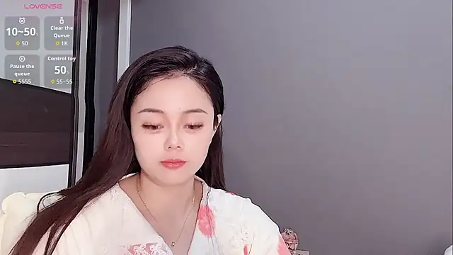 Snapshot of Yesenia- chatting on 11.22.25 Yesenia- online show from 11.22.25