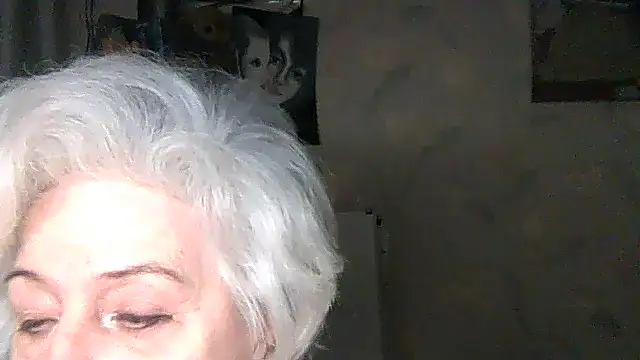 Snapshot of ValeriaKroww chatting on 11.05.25 ValeriaKroww online show from 11.05.25