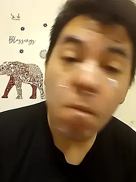 Snapshot of Lobouys chatting on 11.08.25 Lobouys online show from 11.08.25