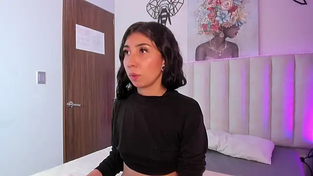 Snapshot of Isabella_Crofts chatting on 11.06.25 Isabella Crofts online show from 11.06.25