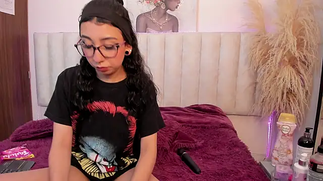 Isabella Crofts online show from 05.06.26