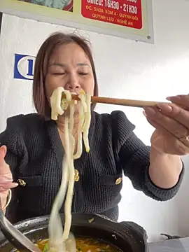 Snapshot of Liliy2x chatting on 11.05.25 Liliy2x online show from 11.05.25