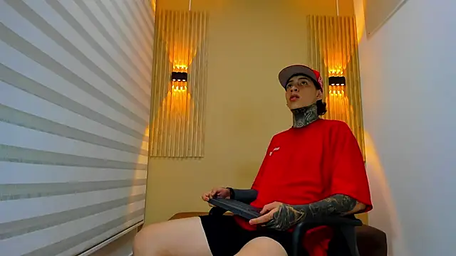 Snapshot of DANTE_ARMSTRONG chatting on 11.10.25 DANTE ARMSTRONG online show from 11.10.25