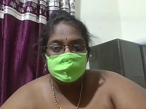 Snapshot of hootypriya chatting on 04.30.26 hootypriya online show from 04.30.26