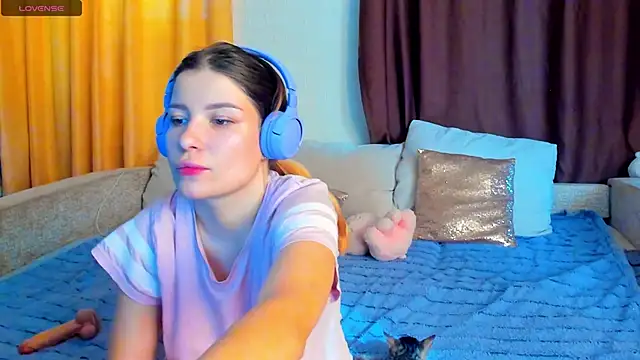 Eva purrr  online show from 11.25.25