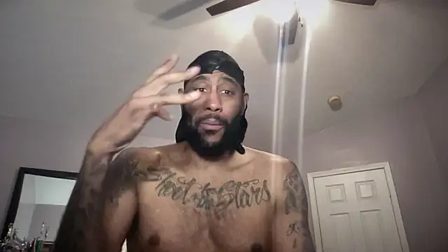 Snapshot of tallhandsome7ft chatting on 11.30.25 tallhandsome7ft online show from 11.30.25