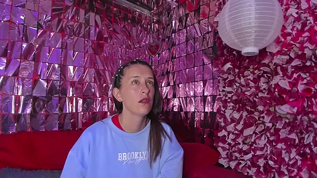 Snapshot of mia_luna_ed chatting on 11.16.25 mia luna ed online show from 11.16.25