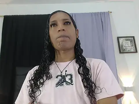 Snapshot of MiaCoock chatting on 11.10.25 MiaCoock online show from 11.10.25