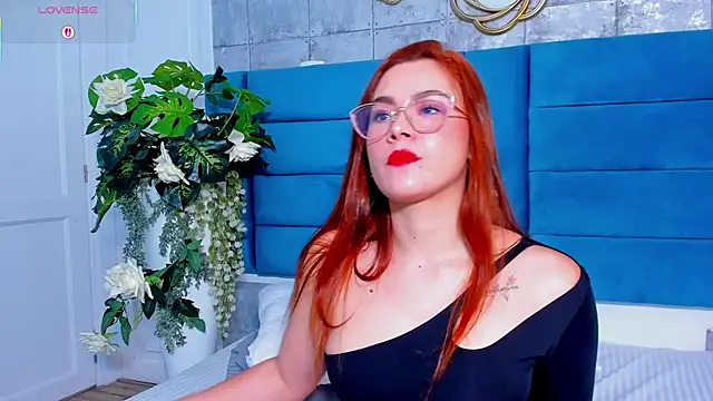 Snapshot of SaraAlvarezx chatting on 05.30.26 SaraAlvarezx online show from 05.30.26
