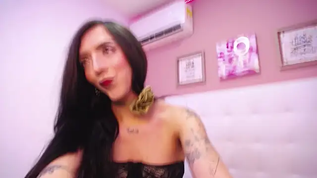 LAURALUXE online show from 11.30.25