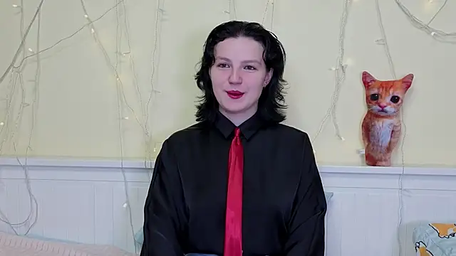 LatinaHuguenin online show from 11.24.25