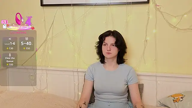 LatinaHuguenin online show from 11.29.25