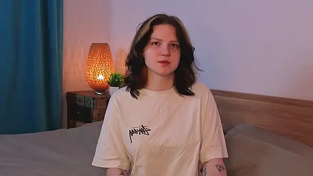 LatinaHuguenin online show from 04.05.26