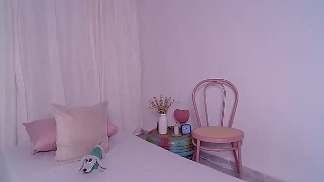 Snapshot of CoralReyes_IH chatting on 11.12.25 CoralReyes IH online show from 11.12.25