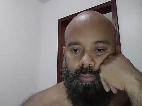 Snapshot of naughtybearbr chatting on 11.11.25 naughtybearbr online show from 11.11.25