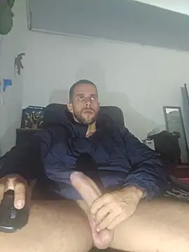 Snapshot of lucweed chatting on 05.14.26 lucweed online show from 05.14.26