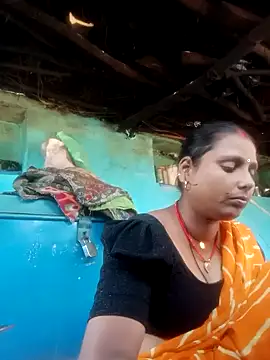 Snapshot of MiniBeast_2 chatting on 11.06.25 MiniBeast 2 online show from 11.06.25