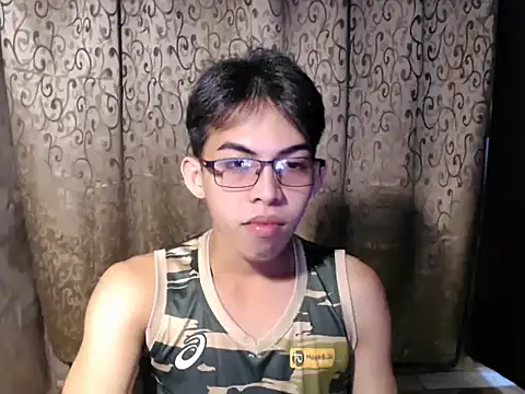 Snapshot of Urhotsilverboy chatting on 11.05.25 Urhotsilverboy online show from 11.05.25