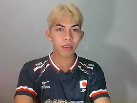 Snapshot of Urhotsilverboy chatting on 05.23.26 Urhotsilverboy online show from 05.23.26