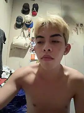 Snapshot of Urhotsilverboy chatting on 06.05.26 Urhotsilverboy online show from 06.05.26