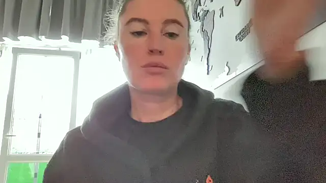 Snapshot of Ameli8 chatting on 11.11.25 Ameli8 online show from 11.11.25