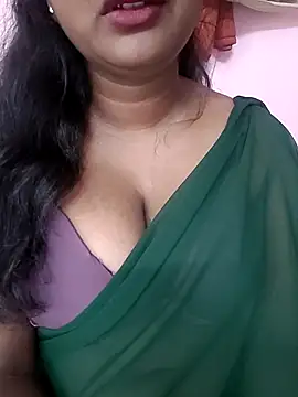 Snapshot of Keerthee_ chatting on 11.06.25 Keerthee online show from 11.06.25