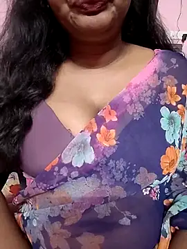 Snapshot of Keerthee_ chatting on 11.06.25 Keerthee online show from 11.06.25