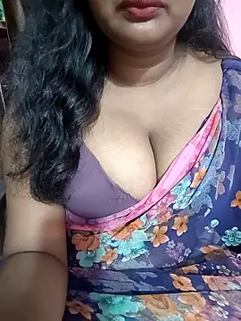 Snapshot of Keerthee_ chatting on 11.08.25 Keerthee online show from 11.08.25